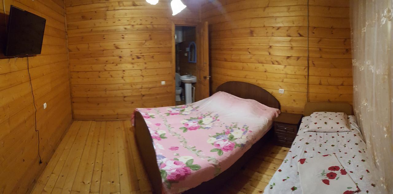 Гостиница У Ирины Пицунда Экстерьер фото